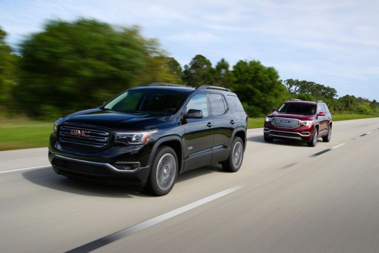 2017-GMC-Acadia-front-three-quarter-in-motion-01