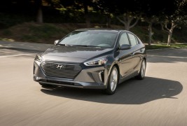 2017-Hyundai-Ioniq-Hybrid-front-three-quarter-in-motion-09