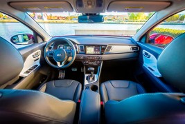 2017-Kia-Niro-Hybrid-front-interior