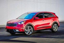 2017-Kia-Niro-Hybrid-front-three-quarters