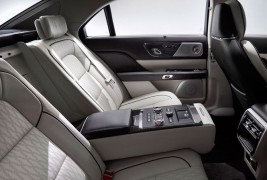 2017-Lincoln-Continental-rear-seat