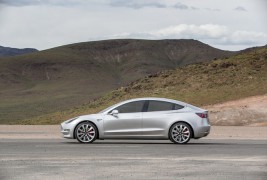 2017-Tesla-Model-3-side-profile