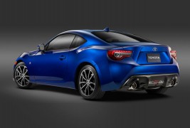 2017-Toyota-86-rear-three-quarter