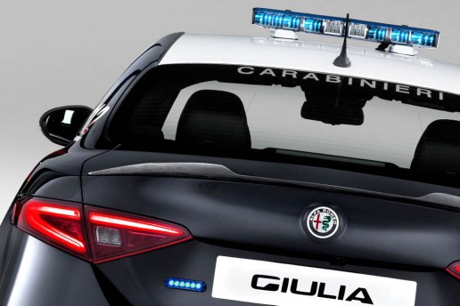 Alfa-Romeo-Giulia-QV0Police-17