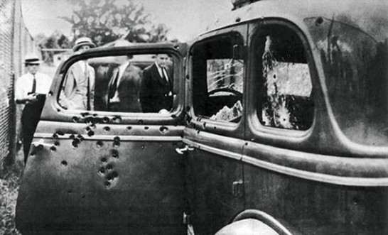 Bonnie-and-Clydes-bullet-riddled-death-car-600x364