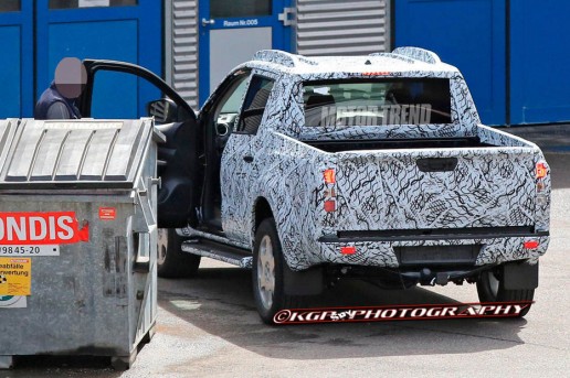 Mercedes-Benz-pickup-truck-prototype-door-open