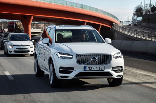 Volvo-XC90-Drive-Me-autonomous-prototype-in-traffic