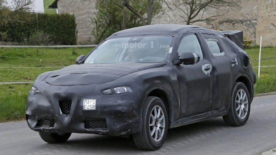 alfa-romeo-stelvio-spy-photo 2