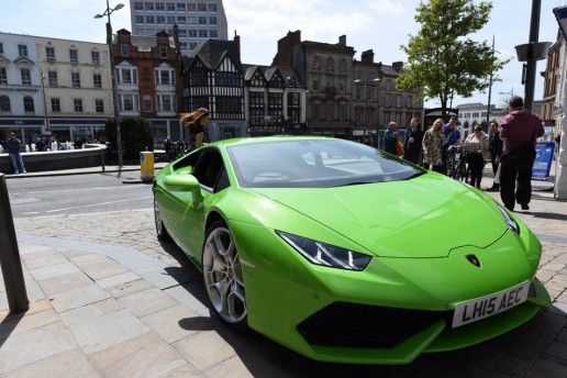 lamborghini-huracan-taxi-uk-1