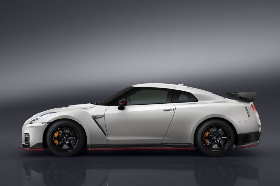 nissan-gtr-nismo-2017-launched-4