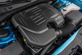 2016-Dodge-Charger-SXT-engine