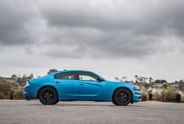 2016-Dodge-Charger-SXT-side-profile