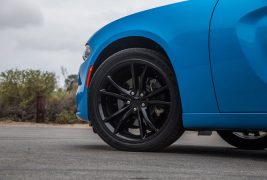 2016-Dodge-Charger-SXT-wheels