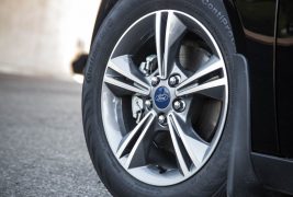 2016-Ford-Focus-SE-EcoBoost-113-876x535
