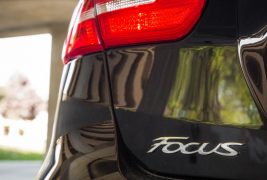 2016-Ford-Focus-SE-EcoBoost-117-876x535