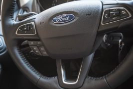 2016-Ford-Focus-SE-EcoBoost-127-876x535