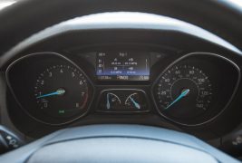 2016-Ford-Focus-SE-EcoBoost-128-876x535
