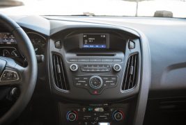 2016-Ford-Focus-SE-EcoBoost-129-876x535