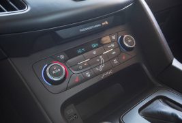 2016-Ford-Focus-SE-EcoBoost-131-876x535