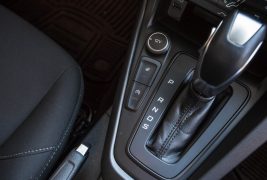 2016-Ford-Focus-SE-EcoBoost-132-876x535