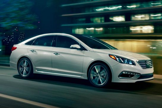 2016-Hyundai-Sonata-20T-front-three-quarter-in-motion