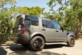 2016-LandRover-LR4-3