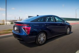 2016-Toyota-Mirai-105-876x535