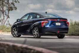 2016-Toyota-Mirai-110-876x535