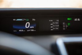 2016-Toyota-Mirai-129-876x535