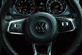 2016-Volkswagen-Golf-GTI-Performance-v-2016-Peugeot-308-GTi-270112