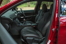 2016-Volkswagen-Golf-GTI-Performance-v-2016-Peugeot-308-GTi-270125