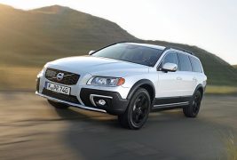 2016-Volvo-XC70-Front-Angle