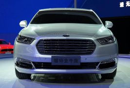 2016-ford-taurus-shows-up-in-shanghai-with-long-wheelbase-premium-features-live-photos_22