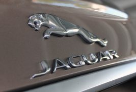 2016-jaguar-xf-35t-r-sport-rwd-18