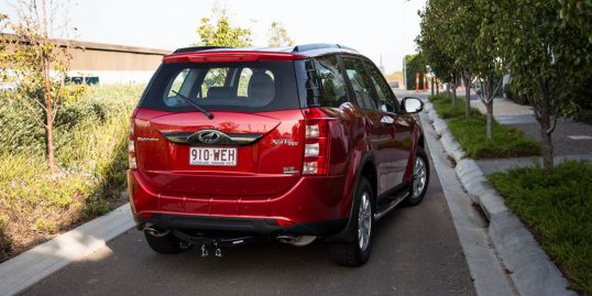 2016-mahindra-xuv500-32