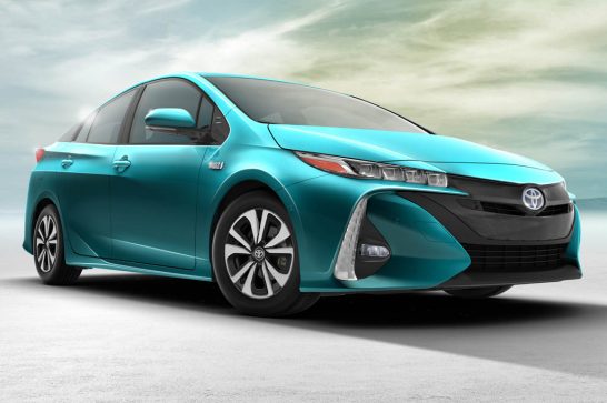 2017-Toyota-Prius-Prime-front-side-view