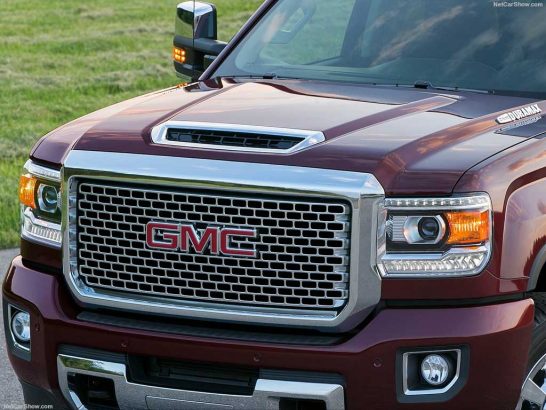 GMC-Sierra-Denali-2500HD-02