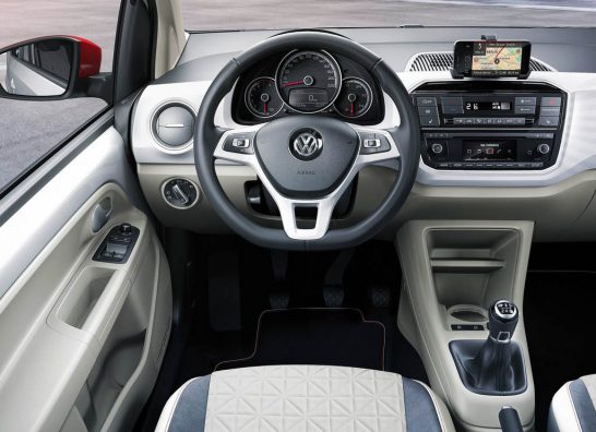 Volkswagen-Up-2017-03