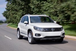 2015-Volkswagen-Tiguan-front-three-quarters-in-motion