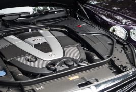 2015-bentley-v-mercedes-super-luxo-comparison-54