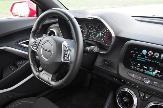 2016-Chevrolet-Camaro-1LT-Interior-03