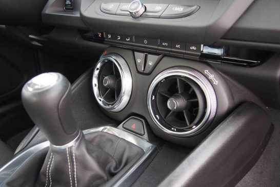 2016-Chevrolet-Camaro-1LT-Interior-04