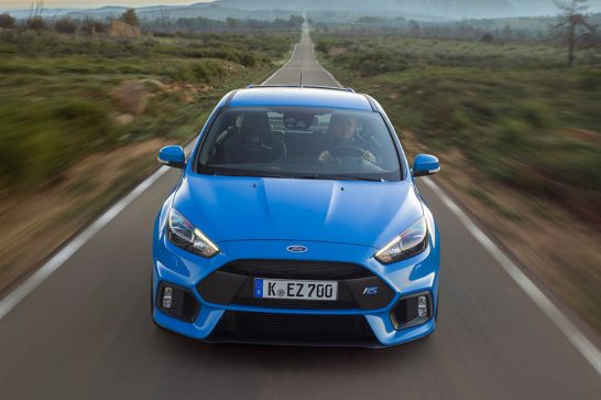 2016-Ford-Focus-RS-front-end-in-motion-1