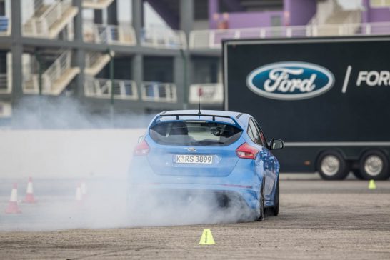 2016-Ford-Focus-RS-front-three-quarter-in-motion-081