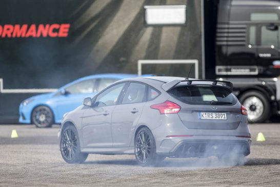 2016-Ford-Focus-RS-rear-three-quarter-in-motion-05