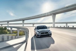 2016-Infiniti-Q50-front-end-in-motion