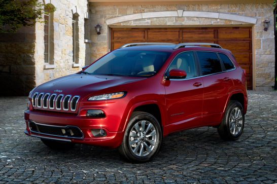 2016-Jeep-Cherokee-Overland-front-three-quarter