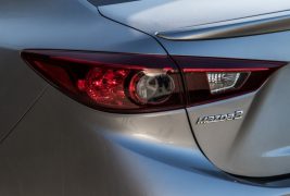 2016-Mazda-3-i-Grand-Touring-205-876x535