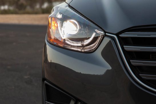 2016-Mazda-CX-5-headlight-02