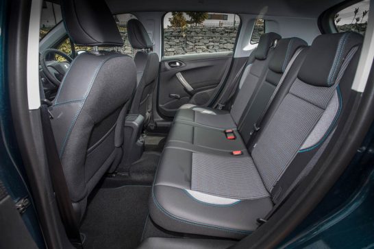 2016-Peugeot-2008-rear-interior-seats